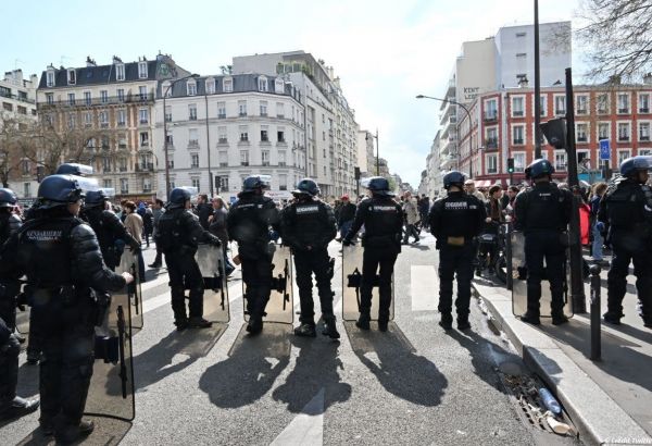 RÉFORMES DES RETRAITES EN FRANCE: PLUS DE 100 POLICIERS BLESSÉS LORS DES MANIFESTATIONS DU 1ER MAI