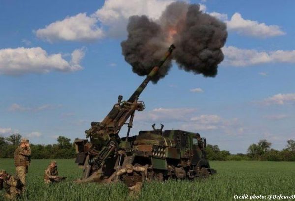 LA FRANCE ET L'ARMÉNIE SIGNENT UN ACCORD POUR LA FOURNITURE DE CANONS CAESAR