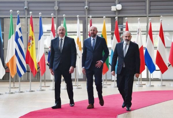 LE PRÉSIDENT AZÉRI ILHAM ALIYEV, LE PRESIDENT DU CONSEIL EUROPÉEN CHARLES MICHEL ET LE PREMIER MINISTRE ARMÉNIEN SE RENCONTRENT À BRUXELLES