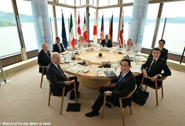 LES DIRIGEANTS DU G7 VISITENT LE MÉMORIAL D'HIROSHIMA DANS L'OMBRE DE NOUVELLES MENACES