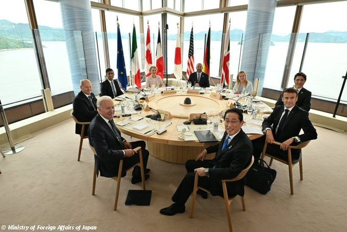 LES DIRIGEANTS DU G7 VISITENT LE MÉMORIAL D'HIROSHIMA DANS L'OMBRE DE NOUVELLES MENACES