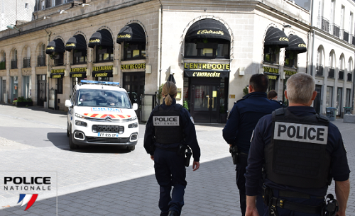 ATTENTAT EN FRANCE : UNE ATTAQUE À LA KALACHNIKOV CONTRE UNE VOITURE FAIT TROIS MORTS À MARSEILLE