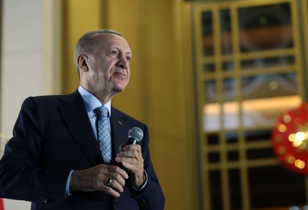 LES DIRIGEANTS DU MONDE ENTIER, DONT EMMANUEL MACRON, FÉLICITENT LE PRÉSIDENT TURC RECEP TAYYIP ERDOGAN POUR SA RÉÉLECTION