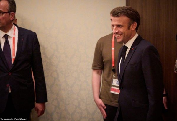 MACRON FÉLICITE LE NOUVEAU PRÉSIDENT SYRIEN ET L'INVITE EN FRANCE