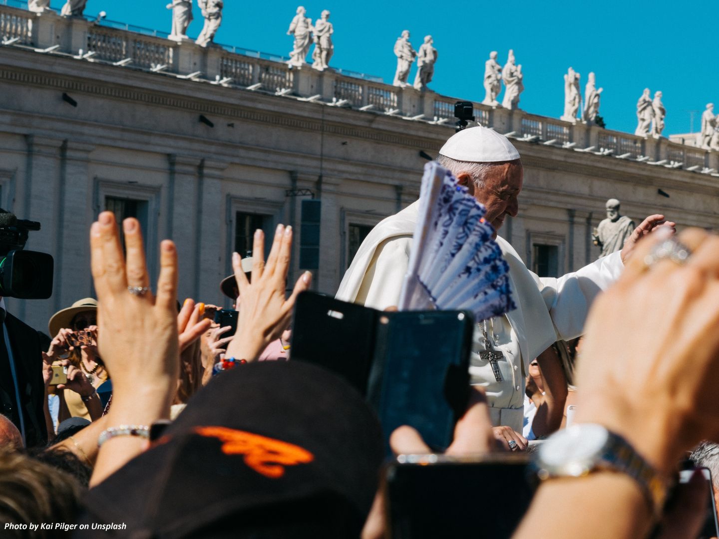 LE VATICAN AFFIRME QUE LA NUIT DU PAPE S'EST BIEN PASSÉE A L'HÔPITAL APRÈS UNE OPÉRATION DE L'ABDOMEN