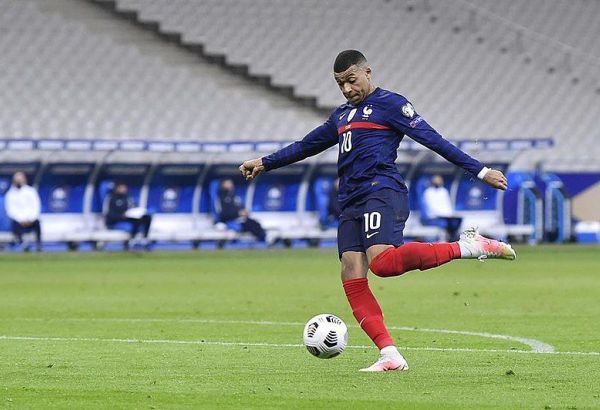 KYLIAN MBAPPÉ ANNONCE AU PSG QU'IL NE PROLONGERA PAS SON CONTRAT EN 2024