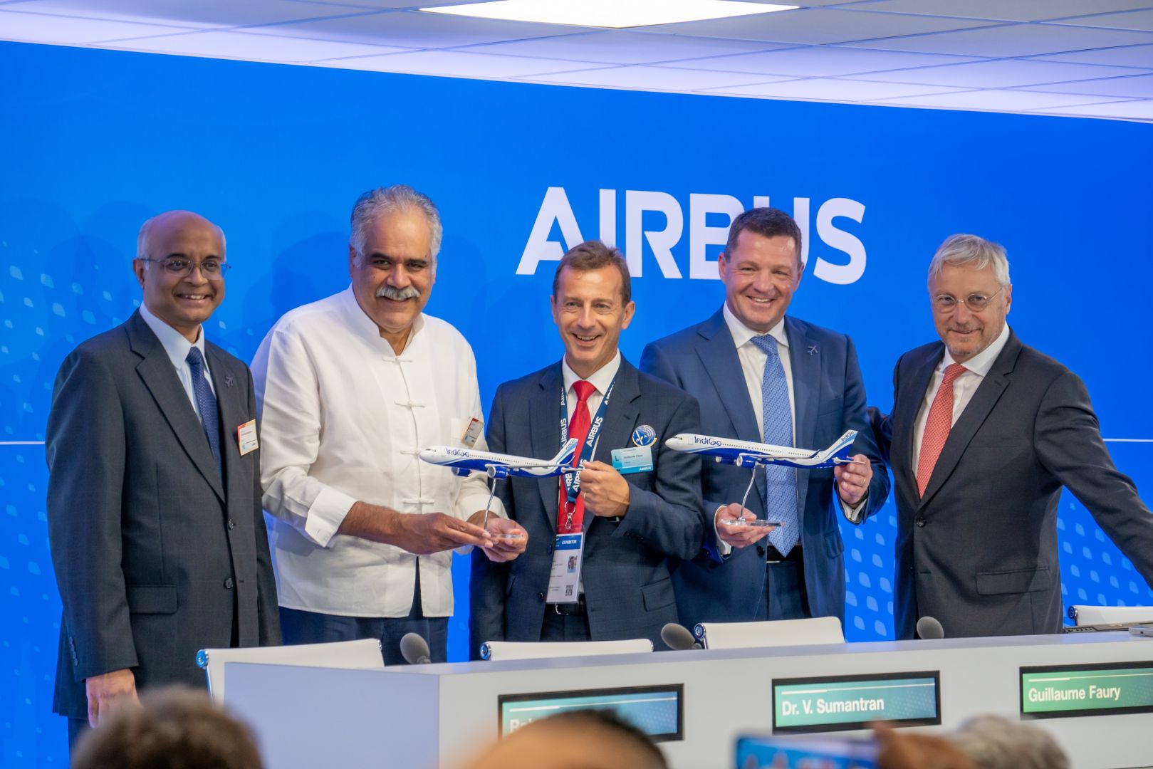 AIRBUS ANNONCE UN CONTRAT RECORD DE 500 AVIONS AVEC LA COMPAGNIE AÉRIENNE INDIENNE INDIGO