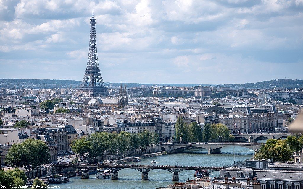 LA SEMAINE DE LA COUTURE SE DÉROULE À PARIS SUR FOND DE CRAINTES D'ÉMEUTES