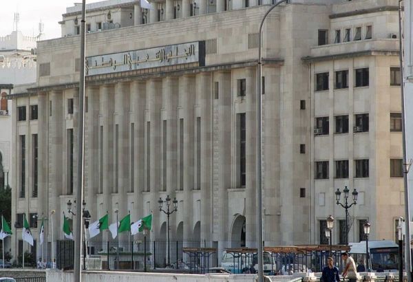 LE CHANGEMENT LINGUISTIQUE EN ALGÉRIE ET SES CONSÉQUENCES ÉVENTUELLES POUR LA FRANCE