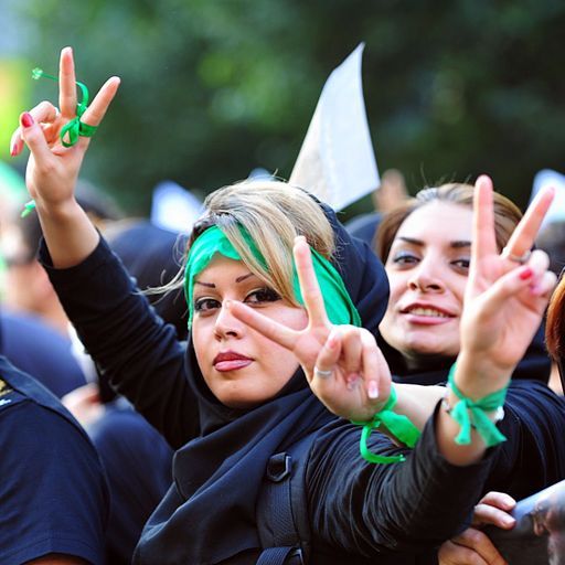LA POLICE DES MŒURS IRANIENNE REPREND SES PATROUILLES POUR LE PORT DU VOILE