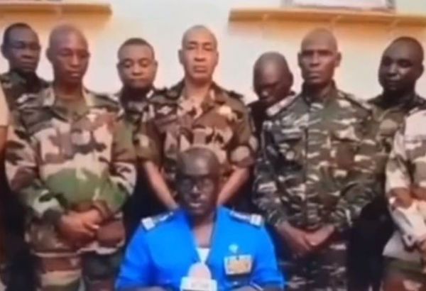 DES SOLDATS AU NIGER DÉCLARENT UN COUP D'ÉTAT À LA TÉLÉVISION NATIONALE