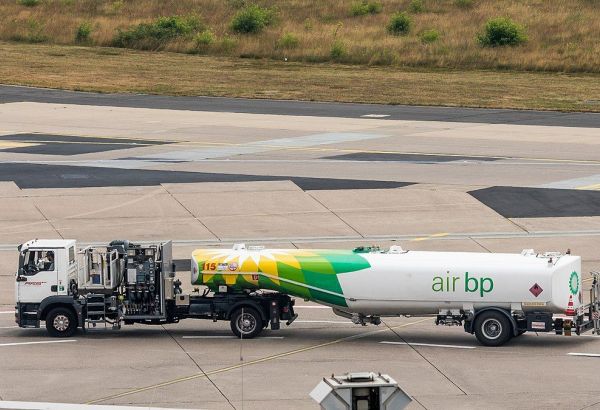 LES BÉNÉFICES DE BP CHUTENT SUR FOND DE BAISSE DES PRIX DE L'ÉNERGIE