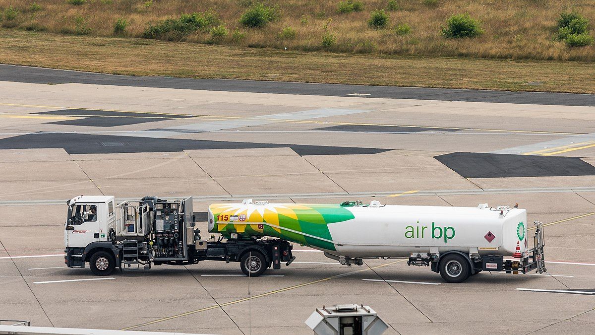 LES BÉNÉFICES DE BP CHUTENT SUR FOND DE BAISSE DES PRIX DE L'ÉNERGIE