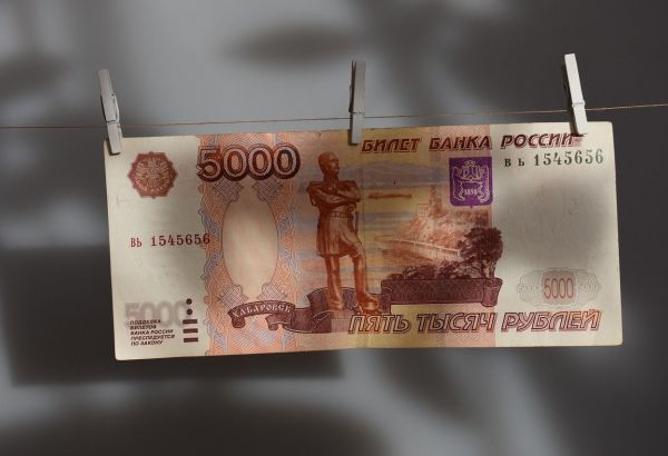 LE ROUBLE RUSSE ATTEINT SON NIVEAU LE PLUS BAS DEPUIS LE DÉBUT DE L'INVASION DE L'UKRAINE