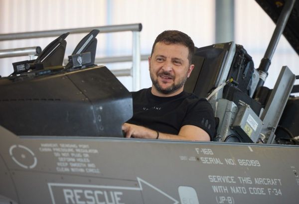 L'UKRAINE VA RECEVOIR 42 AVIONS DE COMBAT F-16, SE FÉLICITE LE PRÉSIDENT ZELENSKY