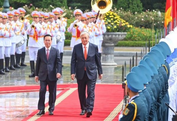 LE PÉSIDENT DU KAZAKHSTAN AU VIETNAM : UNE NOUVELLE ÉTAPE POUR RENFORCER LES RELATIONS BILATÉRALES