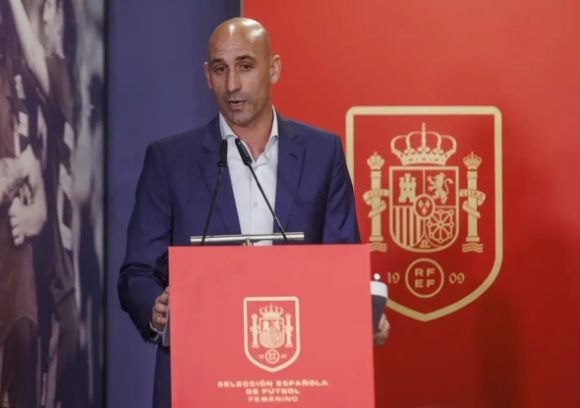 LA FIFA OUVRE UNE PROCÉDURE DISCIPLINAIRE CONTRE LE PRÉSIDENT DE LA FÉDÉRATION ESPAGNOLE DE FOOTBALL, LUIS RUBIALES