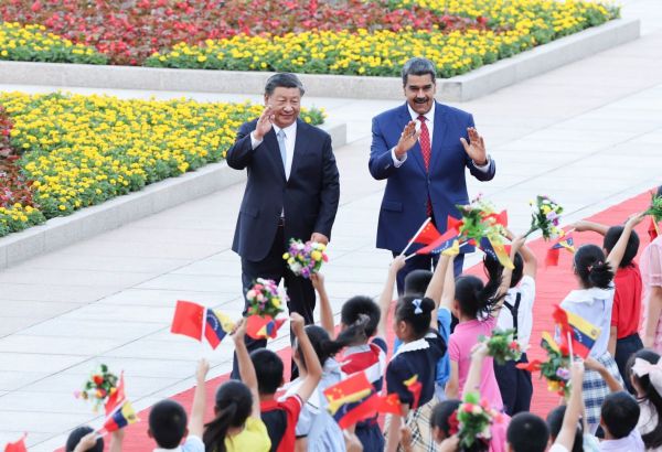 LE PRÉSIDENT CHINOIS XI RENCONTRE SON HOMOLOGUE VÉNÉZUÉLIEN MADURO