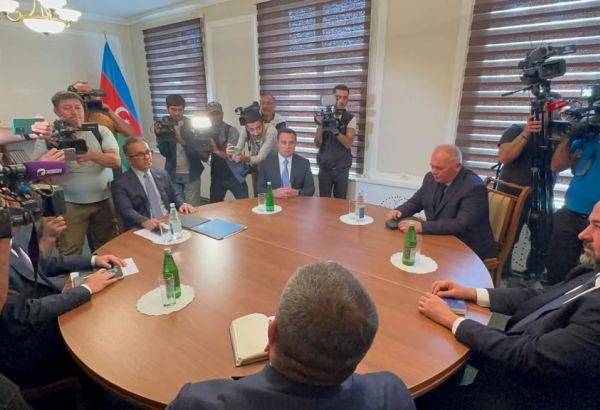 L'AZERBAÏDJAN ACCUEILLE UNE RÉUNION AVEC LES SÉPARATISTES DU KARABAKH APRÈS LE CESSEZ-LE-FEU