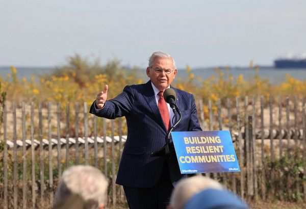 LE SÉNATEUR AMÉRICAIN BOB MENENDEZ INCULPÉ POUR CORRUPTION