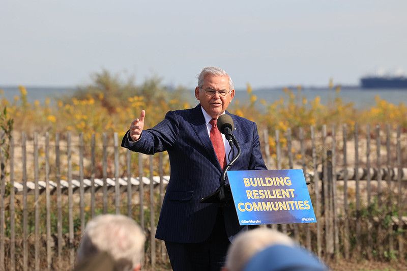 LE SÉNATEUR AMÉRICAIN BOB MENENDEZ INCULPÉ POUR CORRUPTION