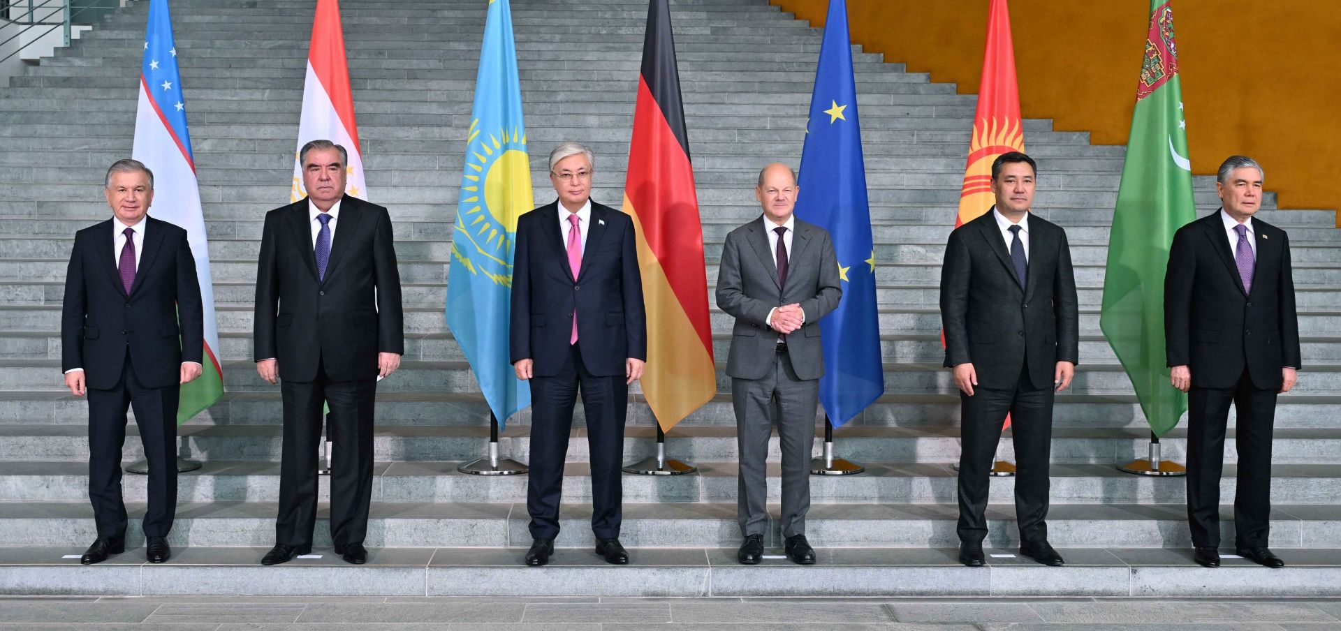LE PRÉSIDENT KAZAKH S'ENGAGE À RESPECTER LES SANCTIONS IMPOSÉES A LA RUSSIE