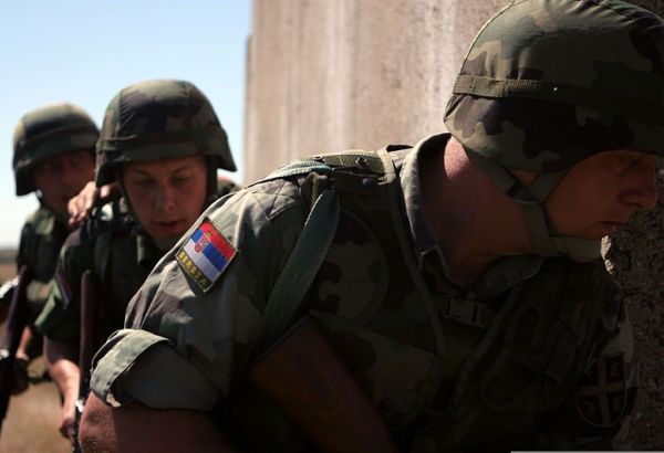 LA SERBIE RÉDUIT LA PRÉSENCE DE SES TROUPES PRÈS DE LA FRONTIÈRE AVEC LE KOSOVO