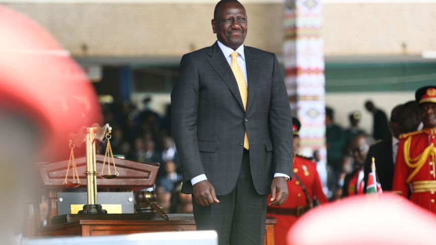 LE PRÉSIDENT DU KENYA DISSOUT SON CABINET À LA SUITE DE MANIFESTATIONS