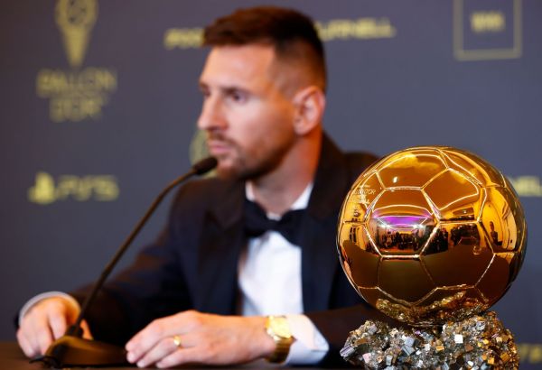 MESSI REMPORTE LE 8E BALLON D'OR