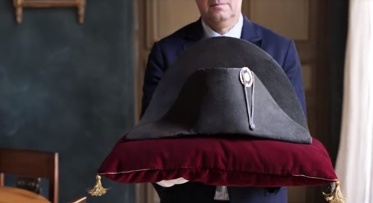 LE CHAPEAU BICORNE DE NAPOLÉON BONAPARTE MIS EN VENTE AUX ENCHÈRES À PARIS