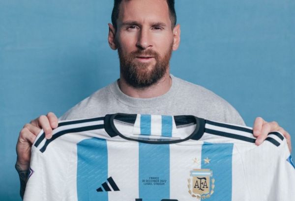 LES MAILLOTS DE LIONEL MESSI PORTÉS LORS DE LA COUPE DU MONDE AU QATAR SERONT VENDUS AUX ENCHÈRES