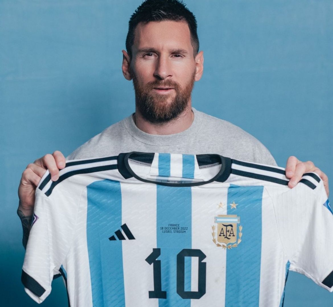 LES MAILLOTS DE LIONEL MESSI PORTÉS LORS DE LA COUPE DU MONDE AU QATAR SERONT VENDUS AUX ENCHÈRES