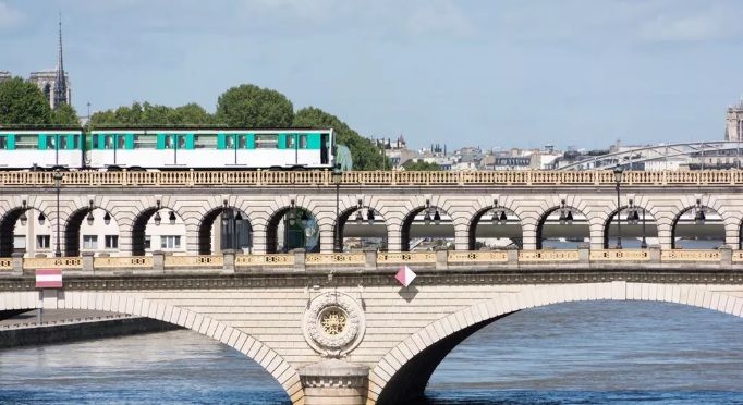 LES TRANSPORTS PARISIENS "NE SERONT PAS PRÊTS" POUR LES JO DE 2024, PRÉDIT ANNE HIDALGO