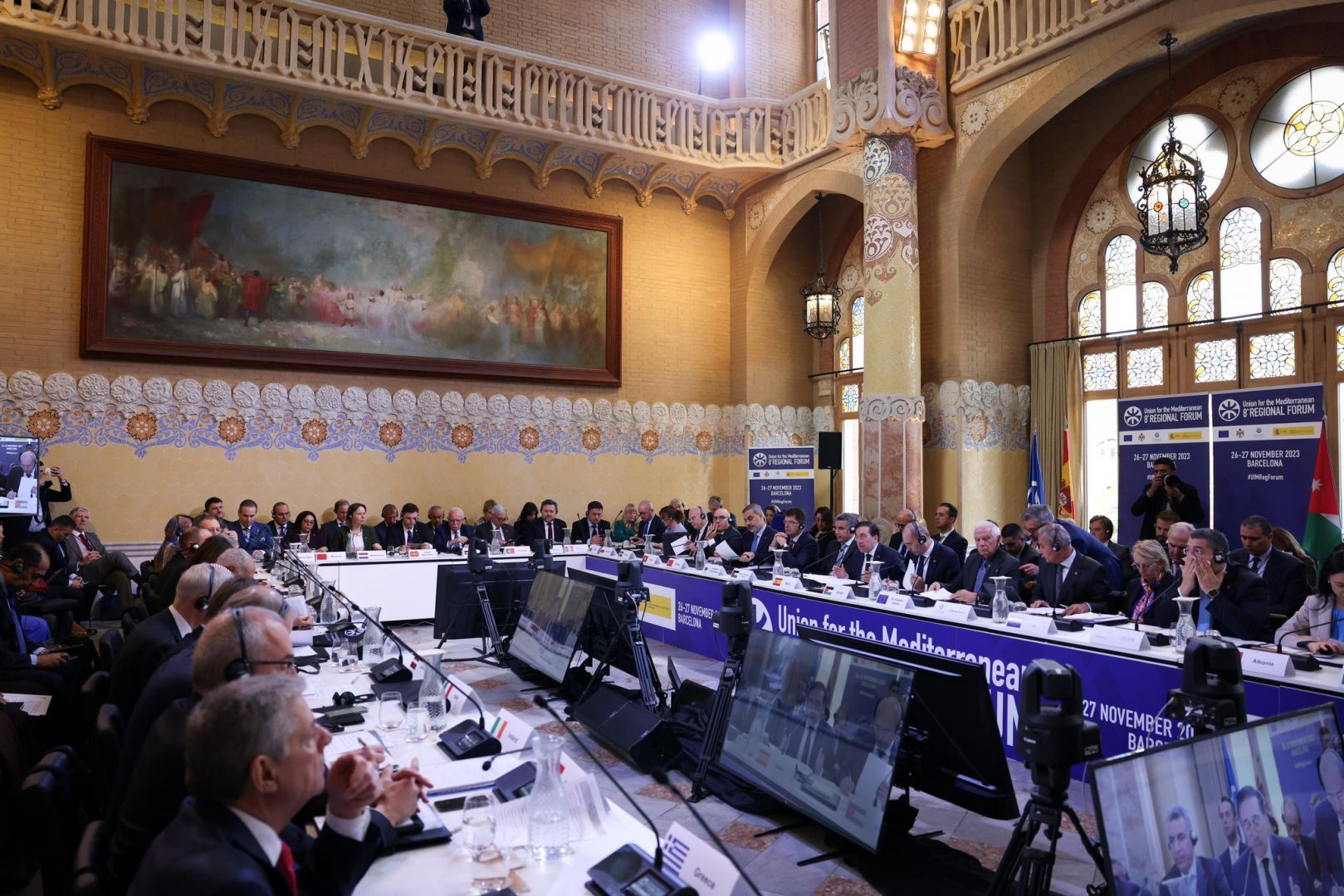 DES REPRÉSENTANTS DE PAYS EUROPÉENS ET ARABES SE RENCONTRENT À BARCELONE