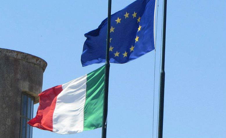LA DETTE PUBLIQUE DE L'ITALIE FRÔLE UN NIVEAU RECORD