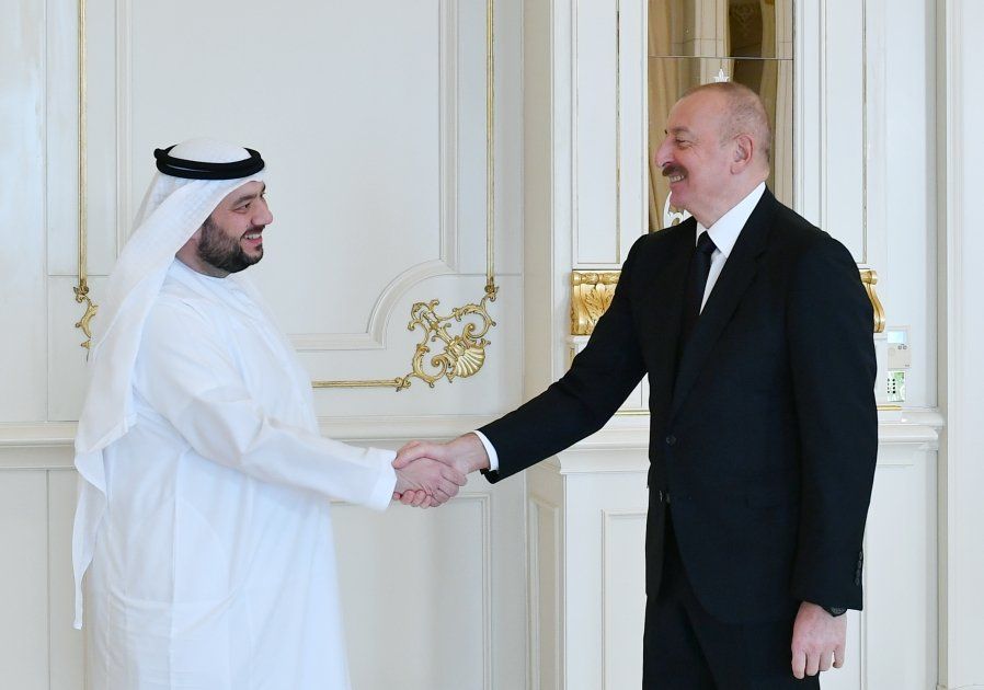 LE PRÉSIDENT AZERBAÏDJANAIS ILHAM ALIYEV REÇOIT LE MINISTRE DES INVESTISSEMENTS DES ÉMIRATS ARABES UNIS