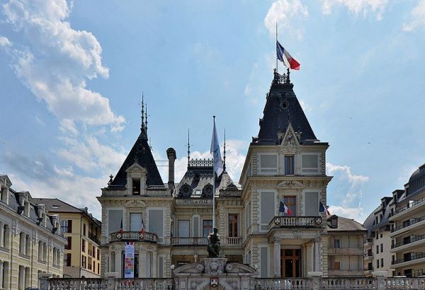NOUS N'AVONS PAS L'INTENTION DE DÉMONTER LA STATUE DE LA POÉTESSE AZERBAÏDJANAISE NATAVAN, AFFIRME LA MAIRIE D'ÉVIAN-LES-BAINS