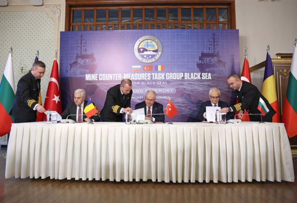 LA TURQUIE, LA ROUMANIE ET LA BULGARIE SIGNENT UN ACCORD SUR LE DÉMINAGE DE LA MER NOIRE