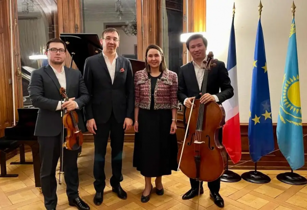 L'ENSEMBLE KAZAKH "FORTE TRIO" SURPREND STRASBOURG