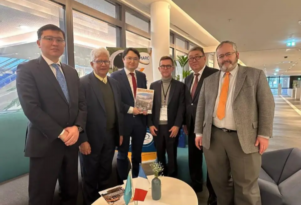 L'ENGAGEMENT AVEC LE KAZAKHSTAN DISCUTÉ LORS D'UNE RÉUNION À PARIS ORGANISÉE PAR L'ASSOCIATION MONDIALE DE LA ROUTE AIPCR