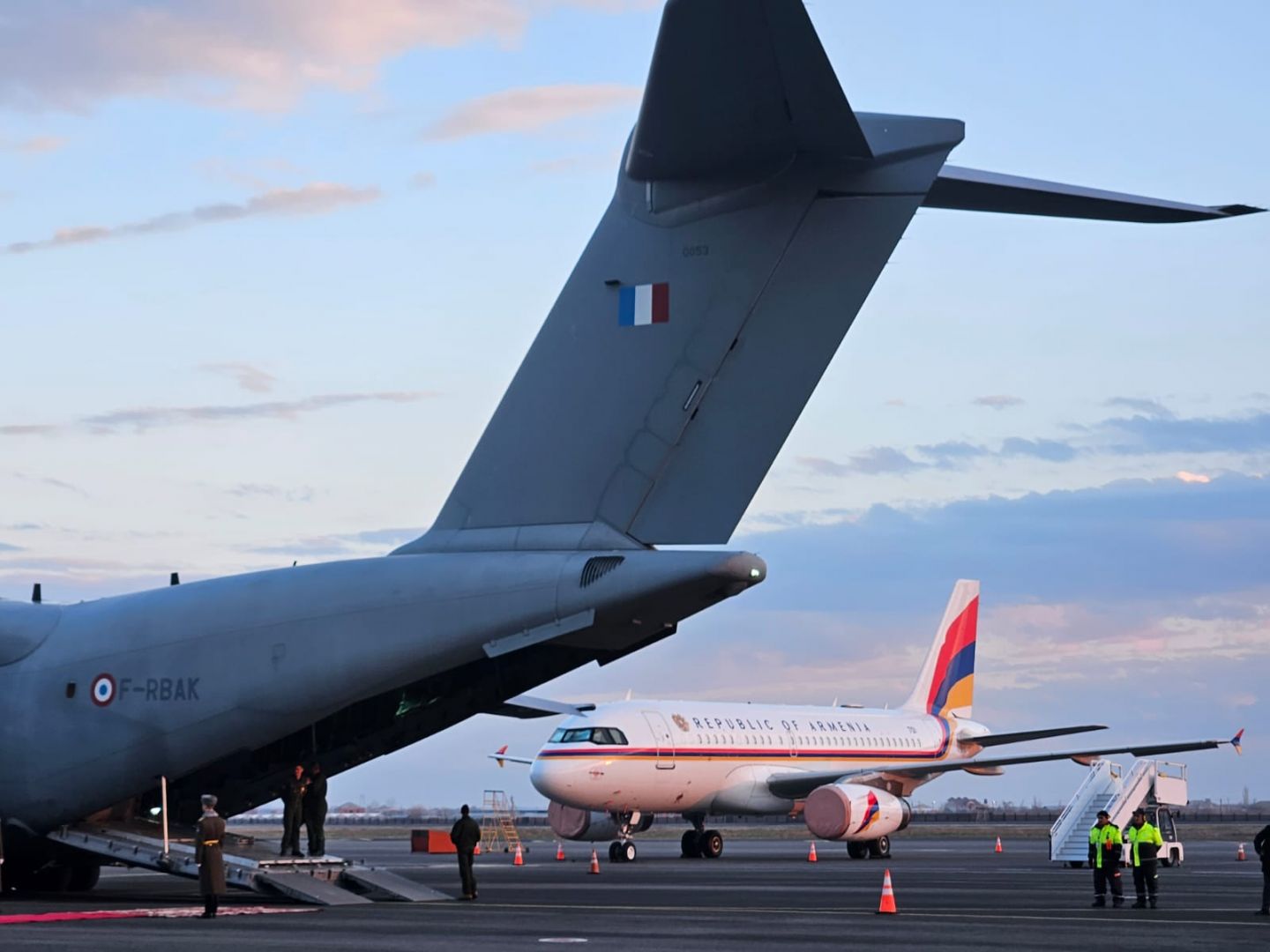 LA FRANCE SE DIT PRÊTE À FOURNIR DES MISSILES DE DIFFÉRENTES PORTÉES À L'ARMÉNIE