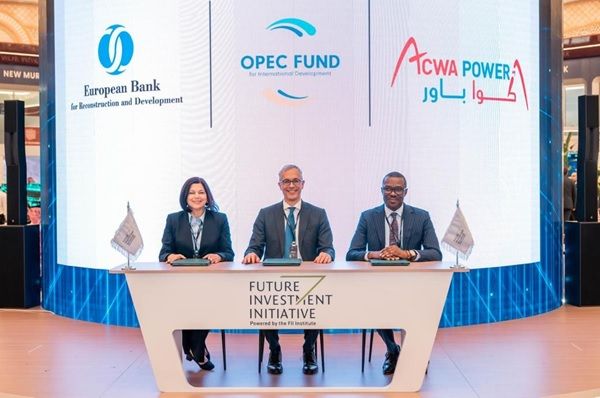Signature d'un accord entre la Banque européenne pour la reconstruction et le développement et la société 