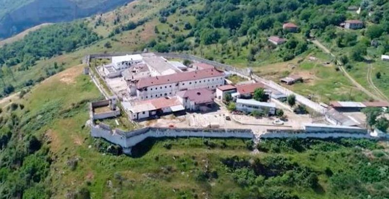 « LE TEMPLE DES TORTURES » : UN FILM SUR L’HORREUR DE LA PRISON DE CHOUCHA SOUS L’OCCUPATION ARMÉNIENNE PROJETÉ À PARIS