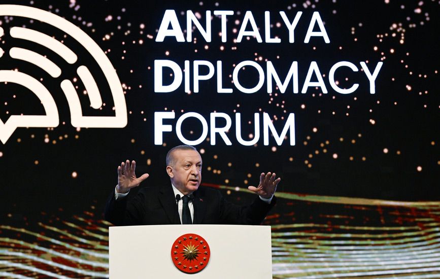 DES DIRIGEANTS DU MONDE ENTIER SE RÉUNISSENT AU FORUM DIPLOMATIQUE D'ANTALYA