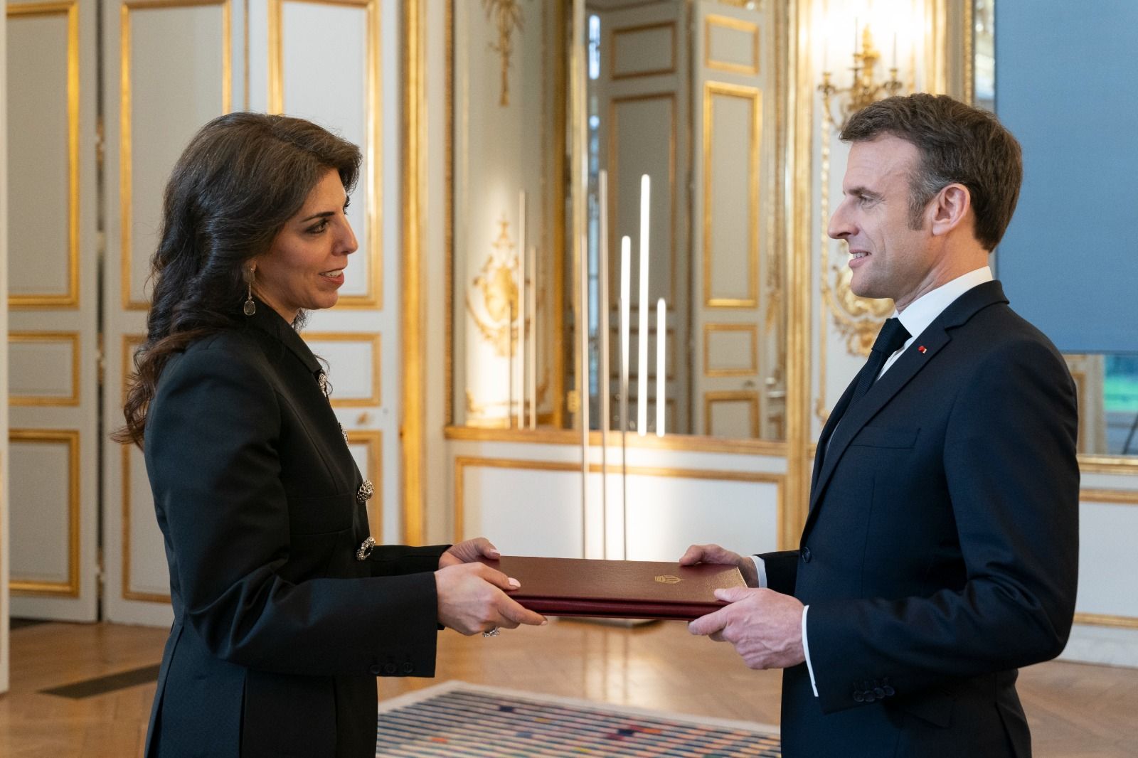 L'AMBASSADRICE DE JORDANIE EN FRANCE PRÉSENTE SES LETTRES DE CRÉANCE AU PRÉSIDENT EMMANUEL MACRON