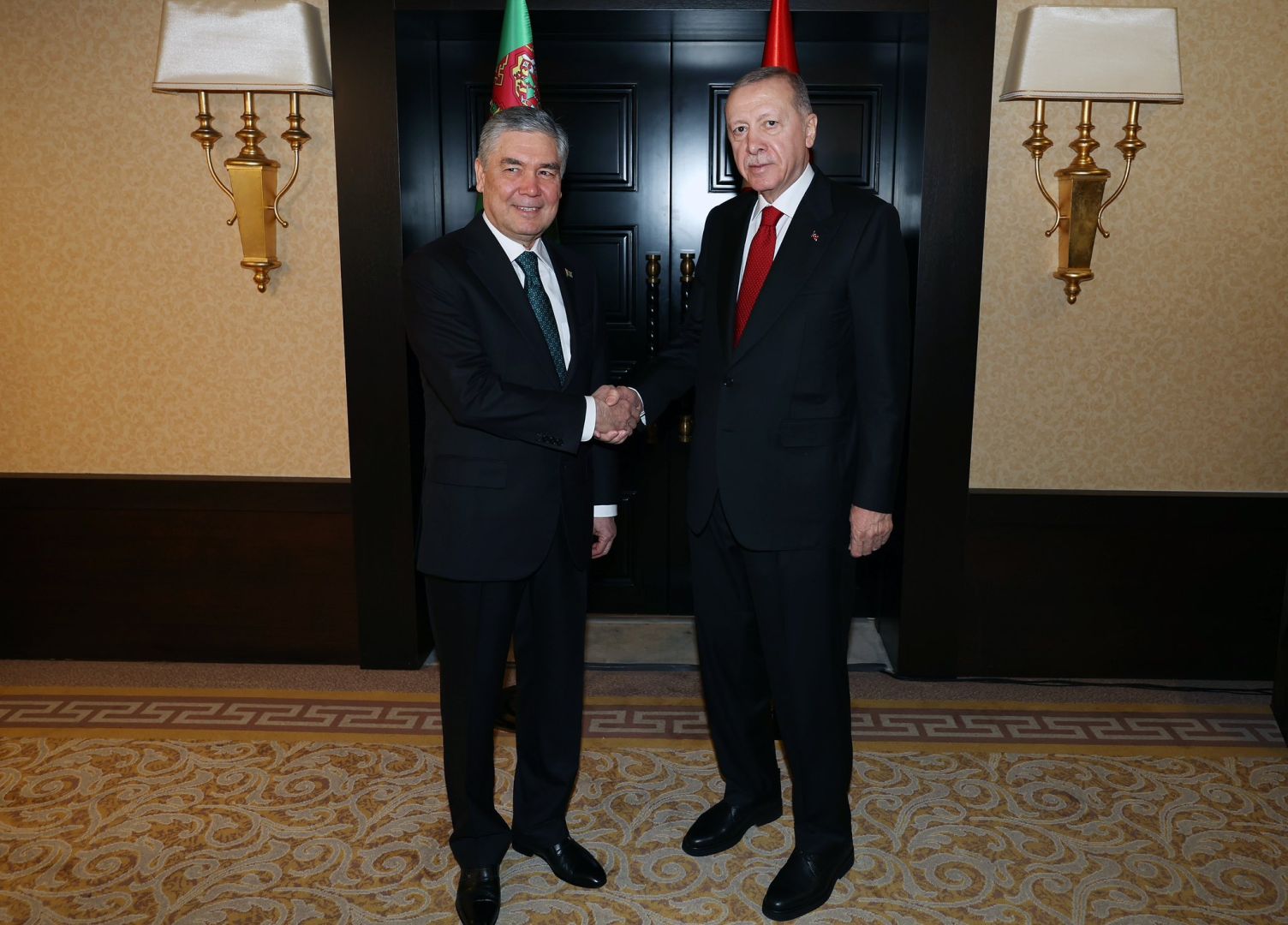 ERDOGAN S'ENTRETIENT AVEC BERDYMUKHAMEDOV DES LIENS ENTRE LA TURQUIE ET LE TURKMÉNISTAN