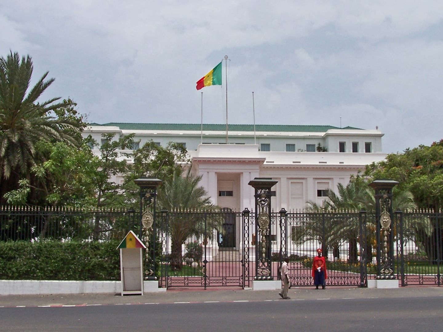 LE SÉNÉGAL S'APPRÊTE À ORGANISER DES ÉLECTIONS PRÉSIDENTIELLES RETARDÉES LE 24 MARS