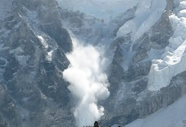 UNE AVALANCHE DANS UNE STATION DE SKI SUISSE TRÈS FRÉQUENTÉE FAIT 3 MORTS