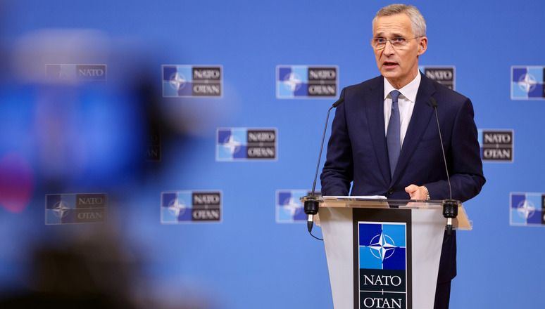 LE CHEF DE L'OTAN APPELLE À UN SOUTIEN "FIABLE" POUR L'UKRAINE