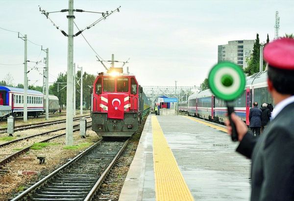 LA TURQUIE APPROUVE UN ACCORD DOUANIER VISANT À RENFORCER LA LIAISON FERROVIAIRE BAKOU-TBILISSI-KARS